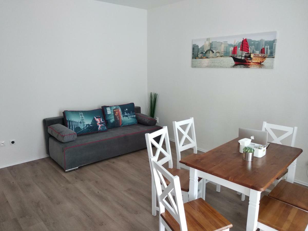 Kate & Jenny Apartments - Cosy Place In The City Center Pozsony Kültér fotó